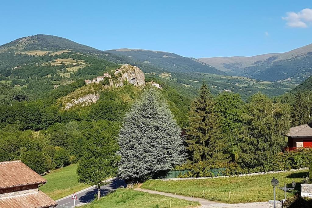 El Mussol De La Vila Camprodon, Balconets Amb Vistes A La Placa المظهر الخارجي الصورة