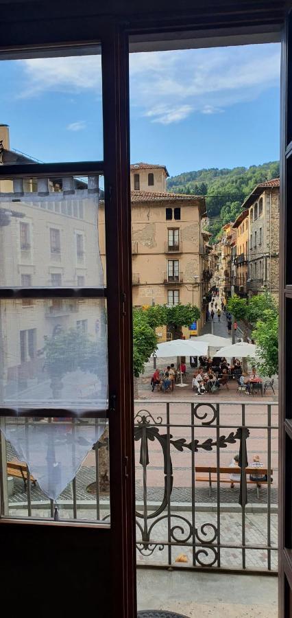 El Mussol De La Vila Camprodon, Balconets Amb Vistes A La Placa المظهر الخارجي الصورة